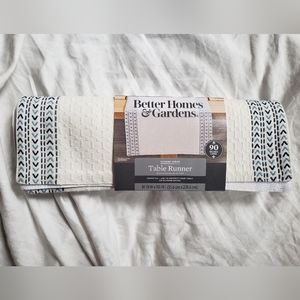 NWT BETTER HOMES AND GARDENS  Table Runner